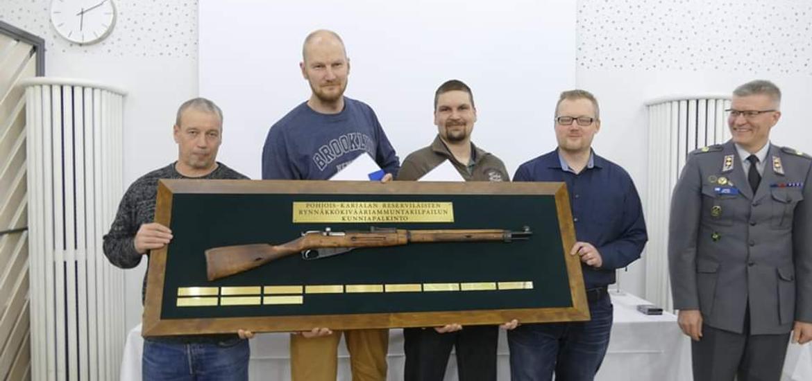 Vuoden 2019 voittajajoukkue JoeRes (yksipuuttuu)